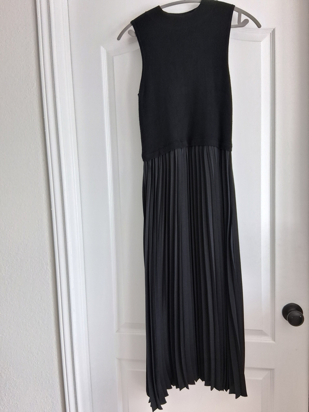 Skies Are Blue Black Sleeveless Pleated Maxi Dress